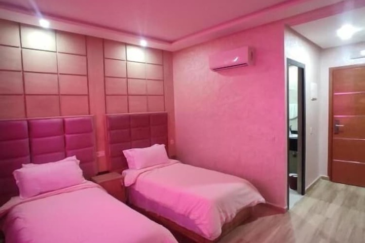 Room 3 of 10
