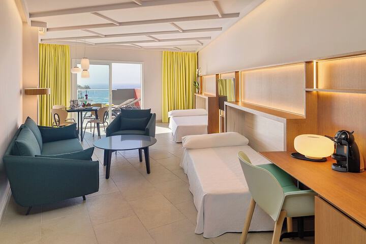 Room 15 of 94
