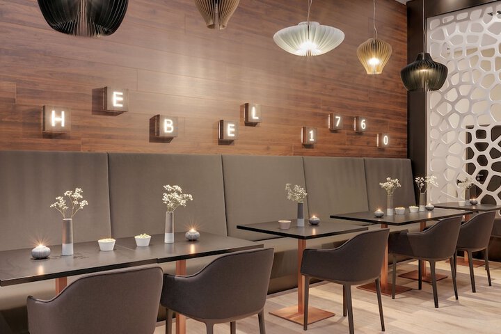 Lounge 60 of 72