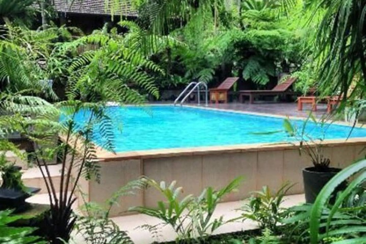 Hotel Pool