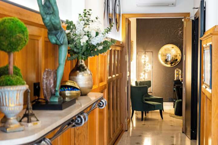 Guest Lobby