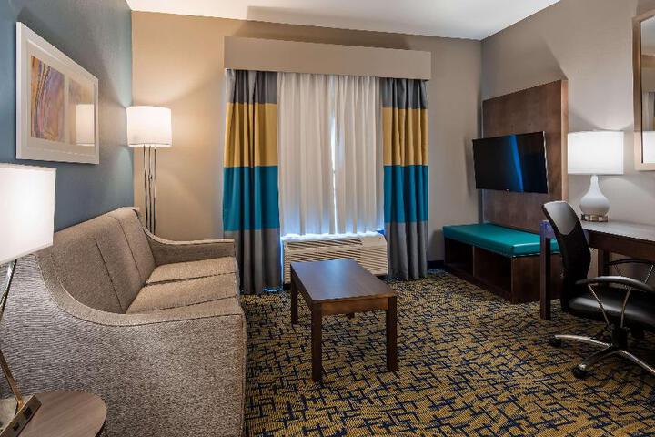 2 Queen Beds (1 of 5)