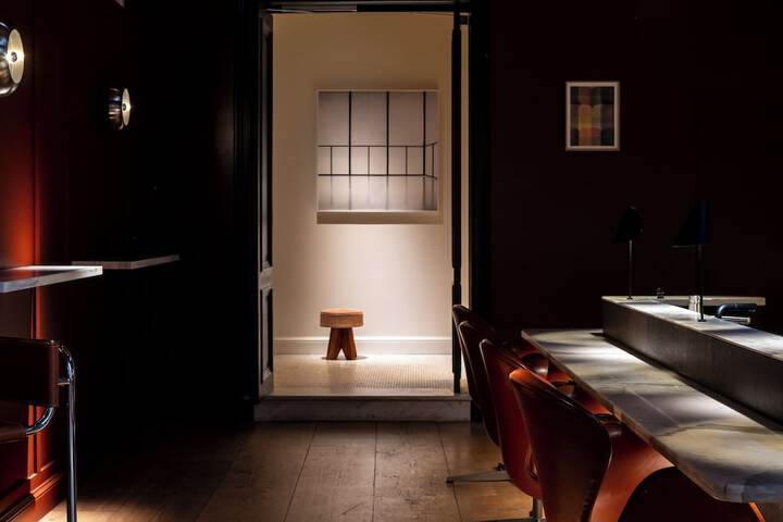 Lounge 63 of 72