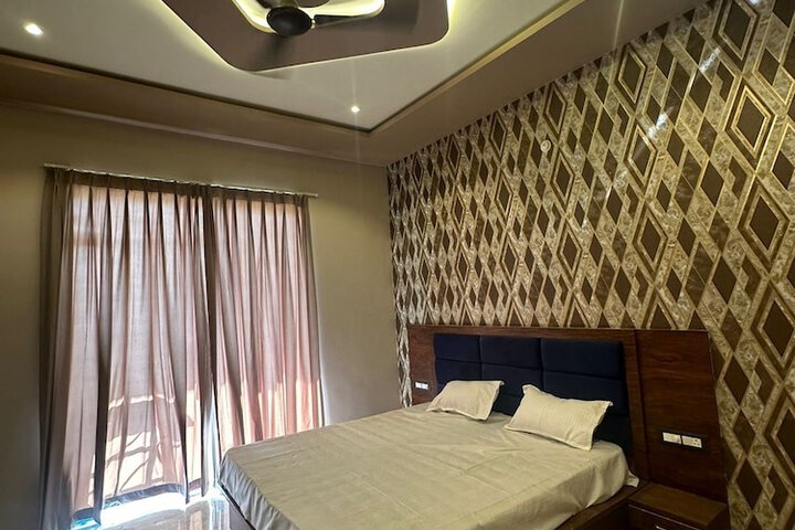 Room 3 of 10