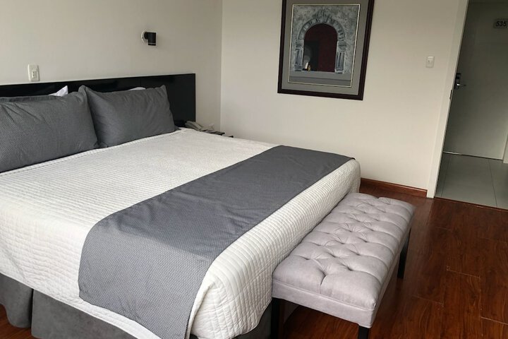 Room 13 of 27