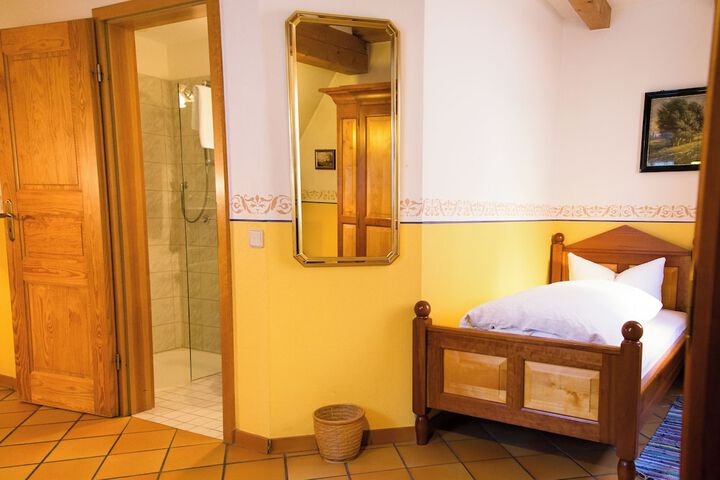 Room 28 of 69