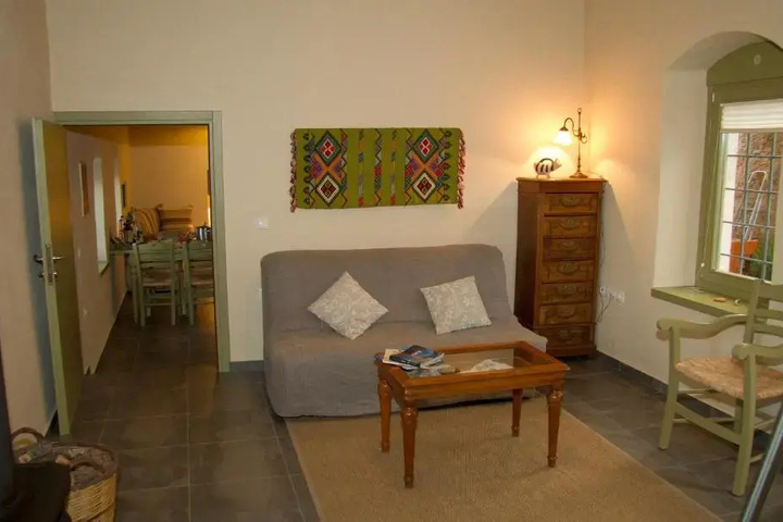Room 5 of 16