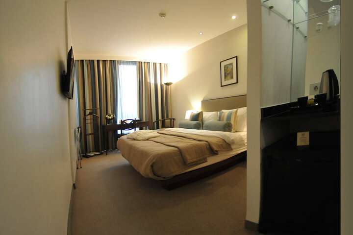 Room 28 of 99