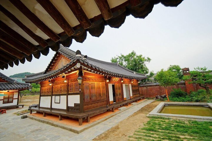 Exterior of Hanok Hotel Dong Nak Won