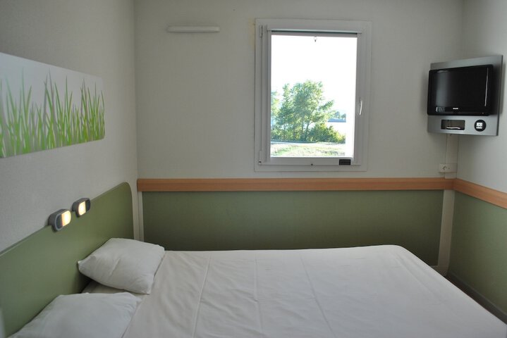 Room 6 of 71