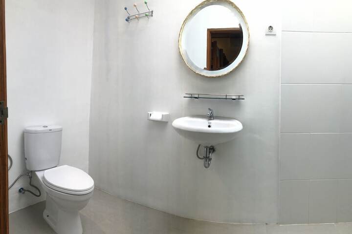 Room 13 of 27
