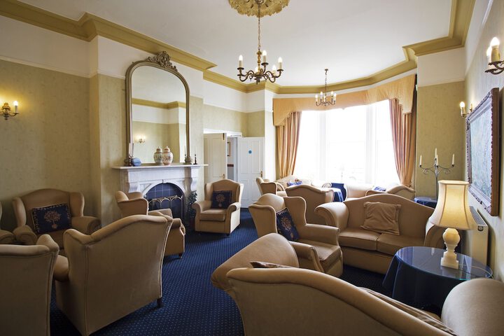 Lounge 67 of 74