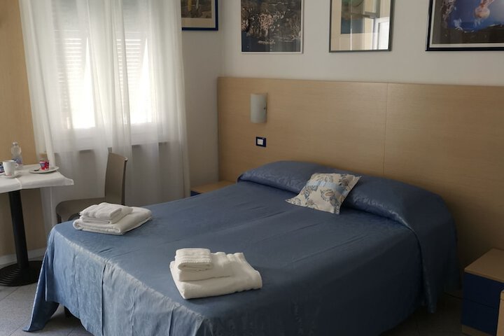 Room 6 of 45