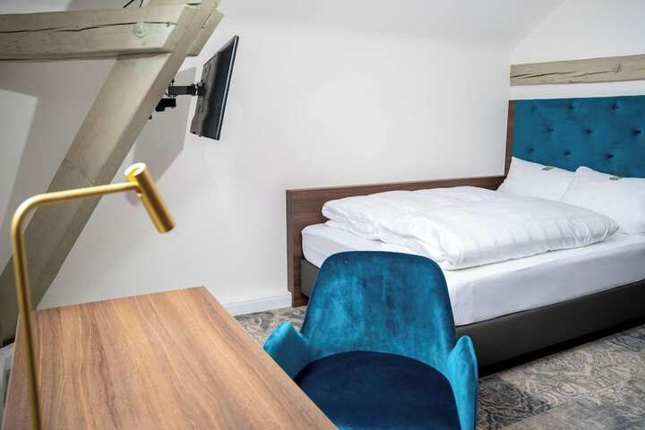 Room 8 of 30