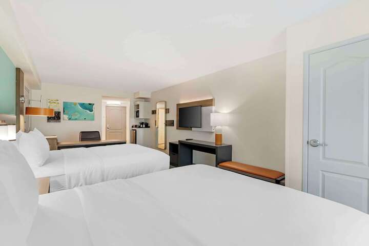 2 Queen Beds Suite (2 of 14)