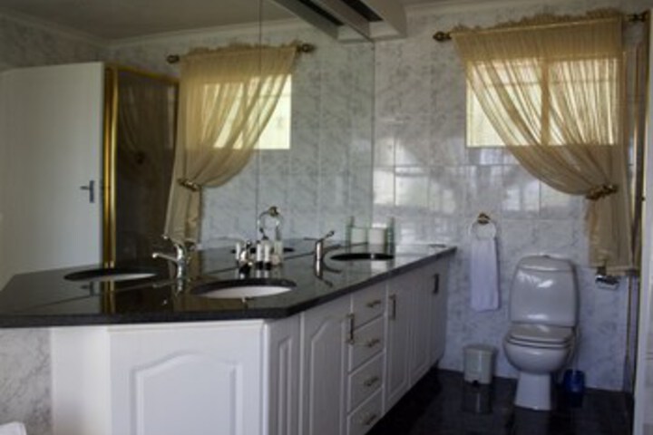 Room 4 of 17