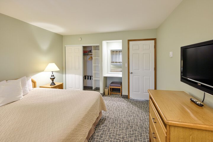 Room 8 of 198
