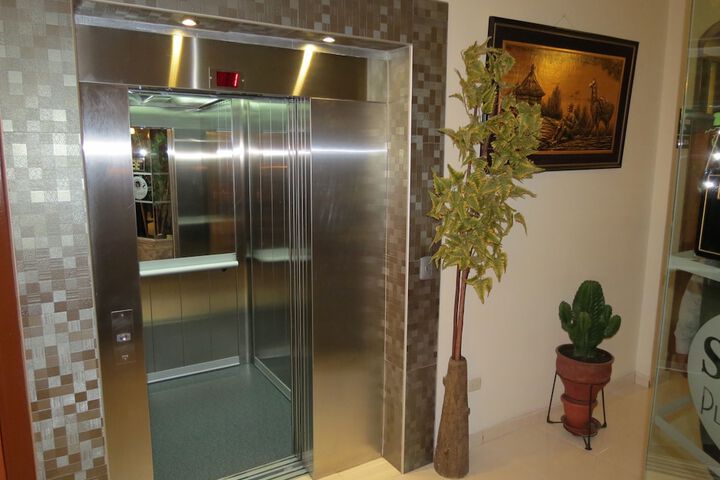 Ballroom/Hall 116 of 124