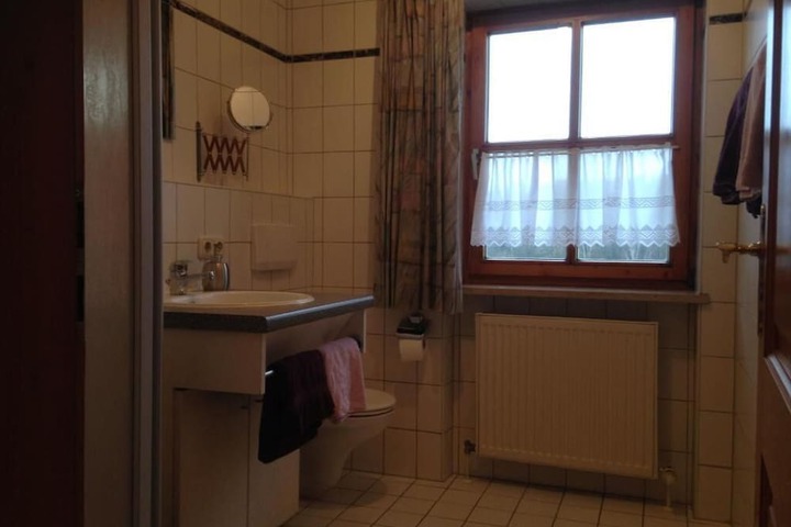 Room 15 of 33