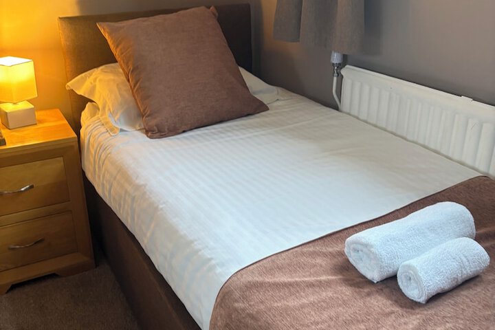 Room 4 of 25