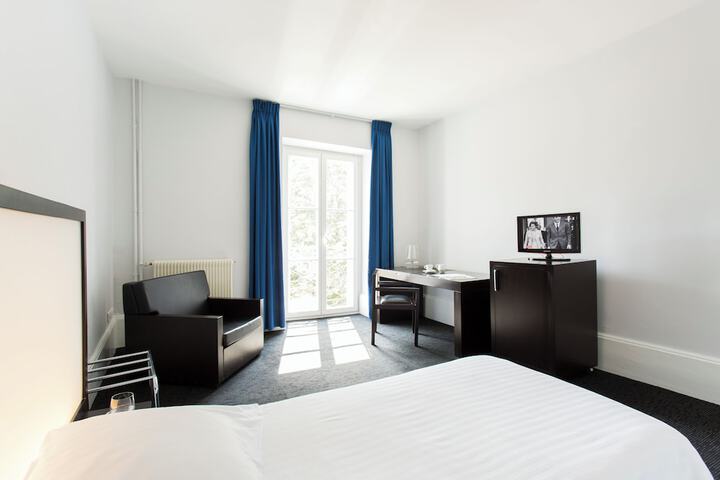 Room 27 of 59