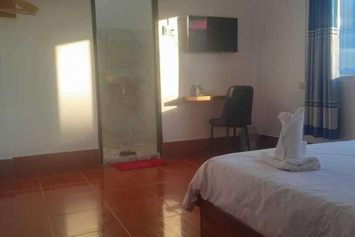 Room 10 of 14