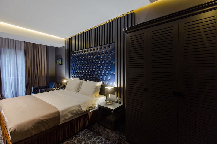 Room 6 of 199