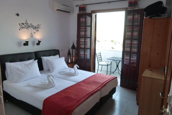 Room 10 of 26