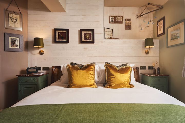 Room 3 of 76
