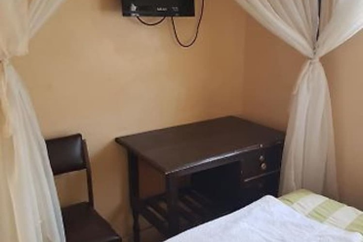 Room 7 of 13