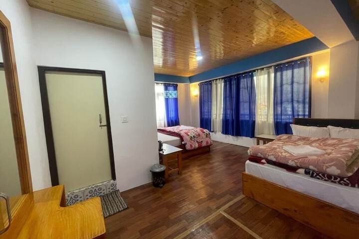 Room 5 of 12