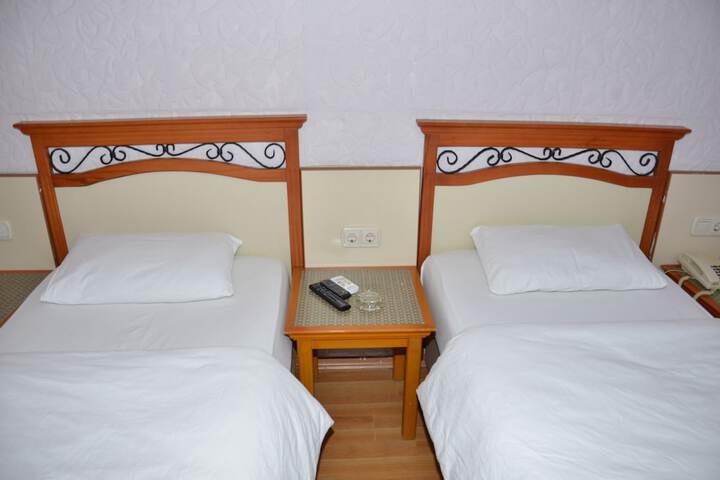 Room 13 of 28