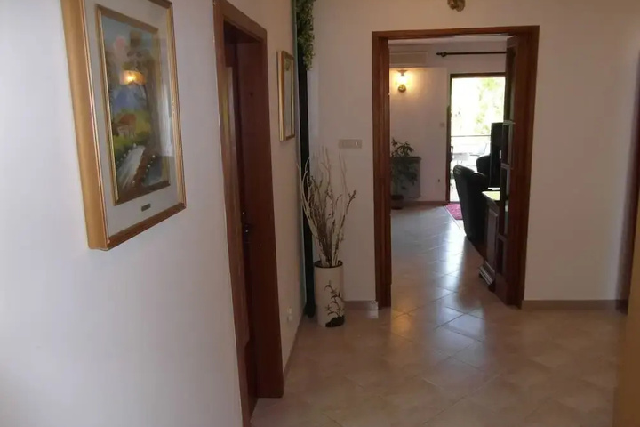Room 2 of 22