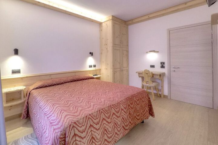 Room 9 of 63