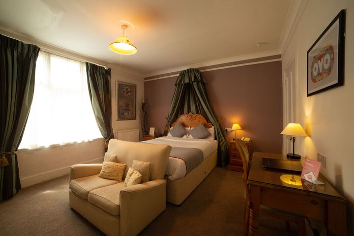 Room 8 of 48