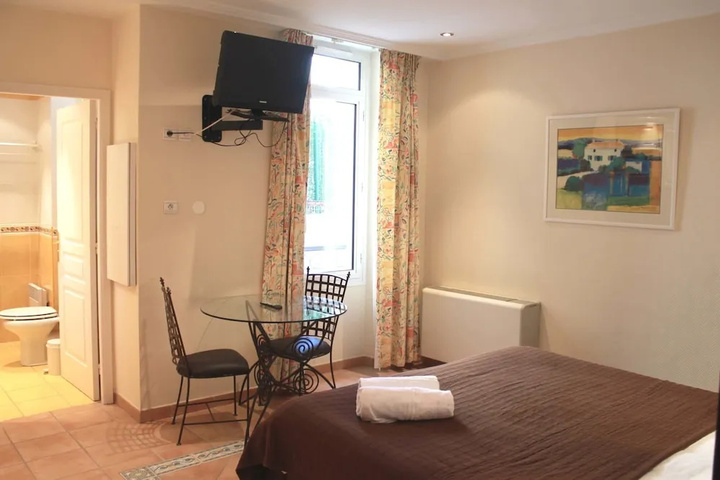 Room 3 of 12