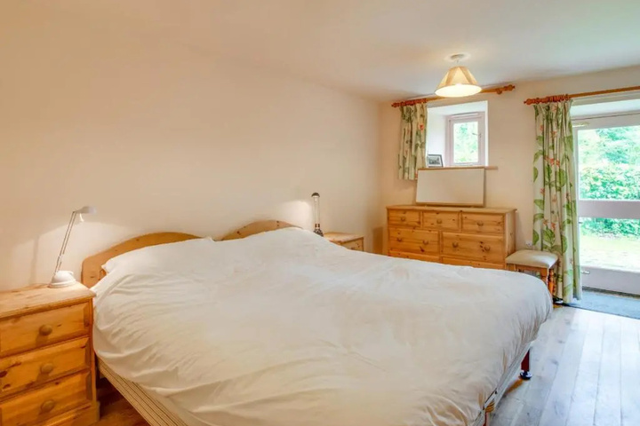 Room 4 of 11