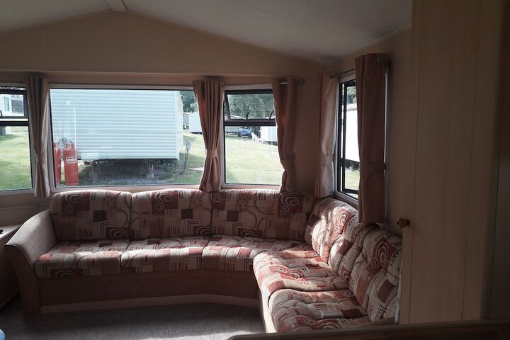 Room 6 of 10
