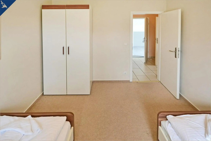 Room 6 of 11