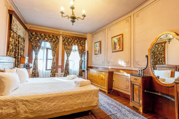 Room 35 of 79