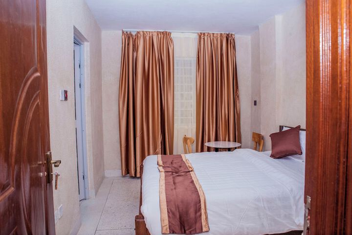 Room 14 of 40