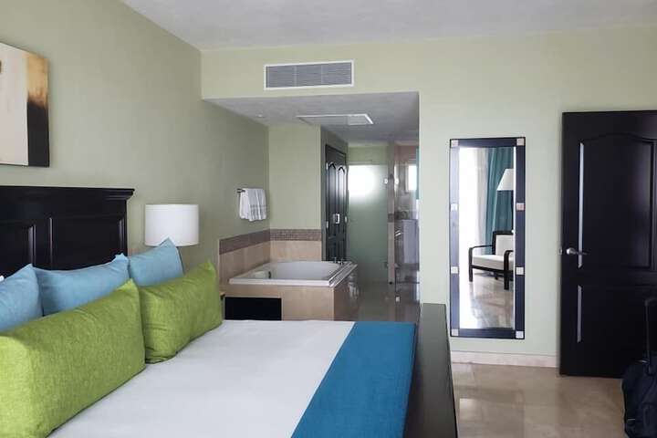 Room 2 of 108