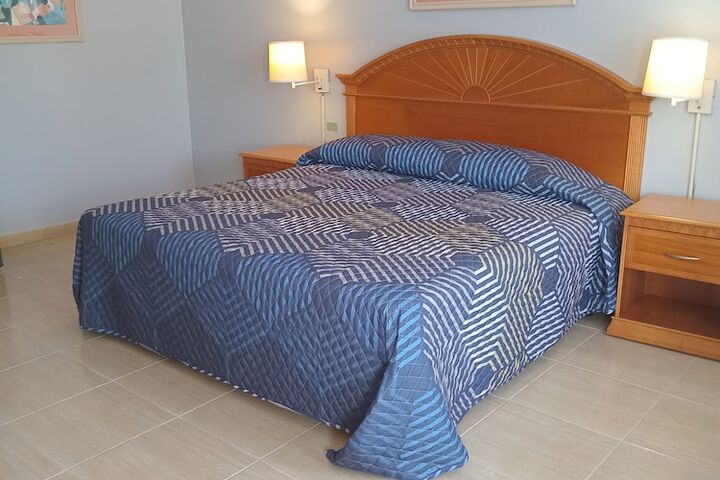 Room 8 of 28