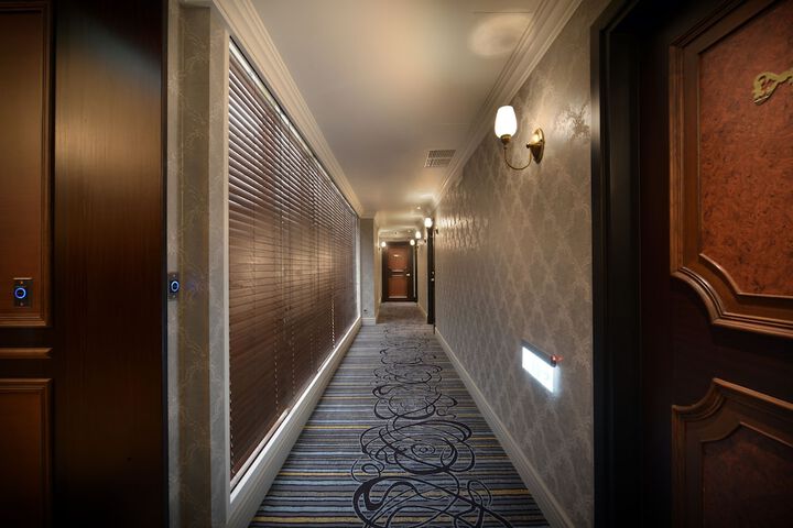 Ballroom/Hall 87 of 95