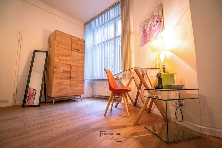 Room 43 of 136