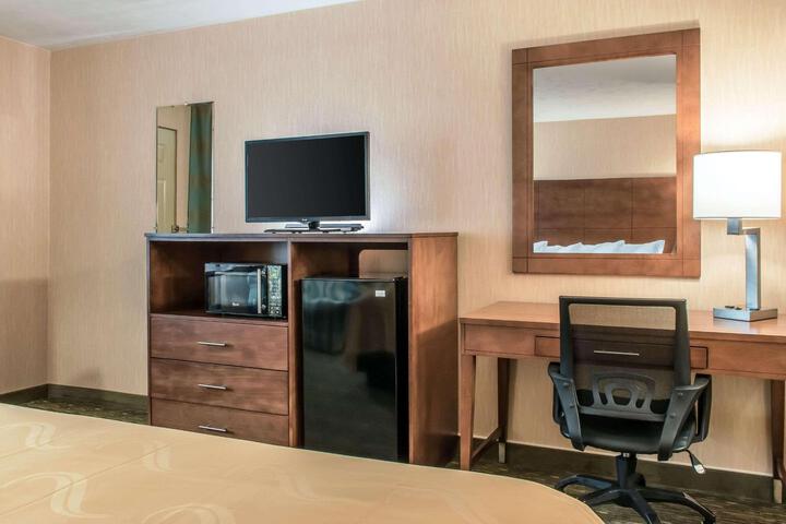 1 King Bed Business Room (7 of 12)