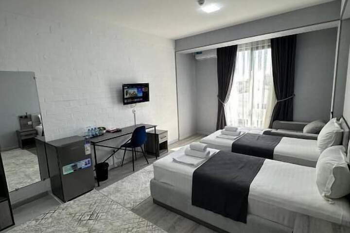 Room 4 of 62
