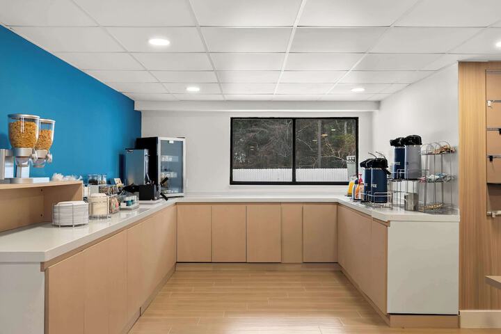 Breakfast/Coffee Service 33 of 37