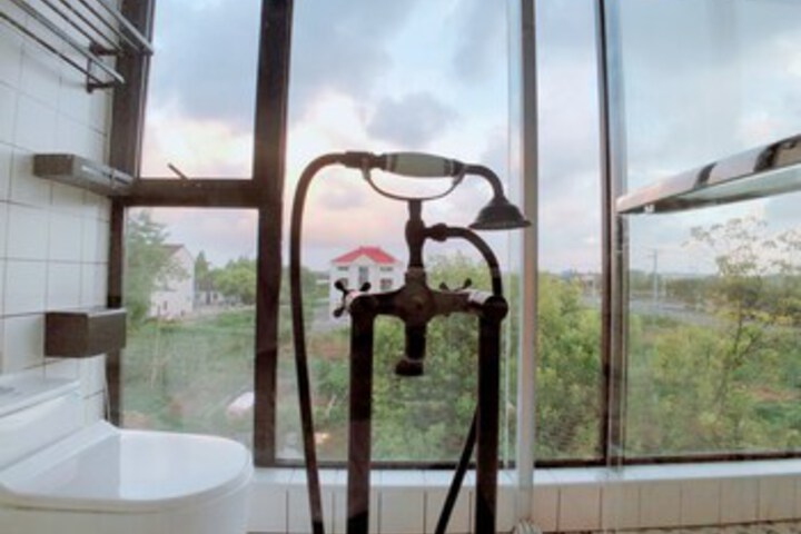 Room 2 of 62