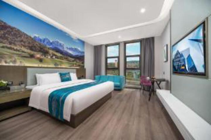 Room 8 of 10